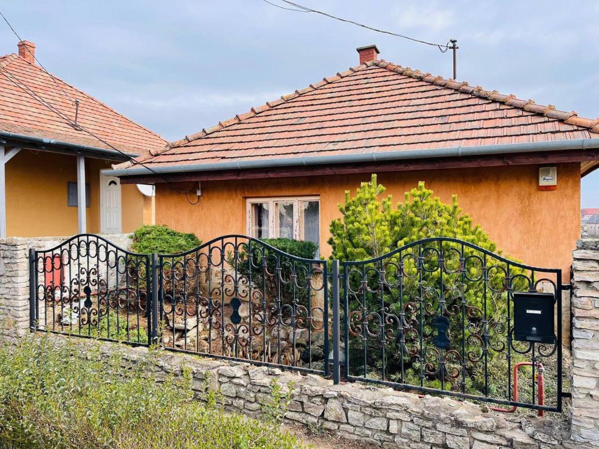 Greenpark Candy With Large Garden Close To Tokaj Apartment Bekecs